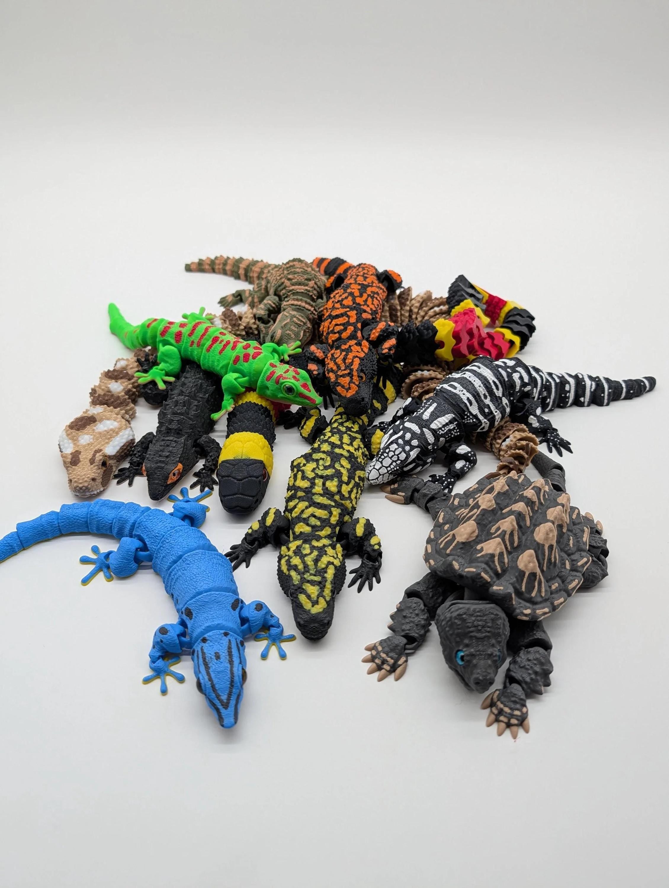 Lifelike Reptiles & Snakes - Poseable Collectible Figures